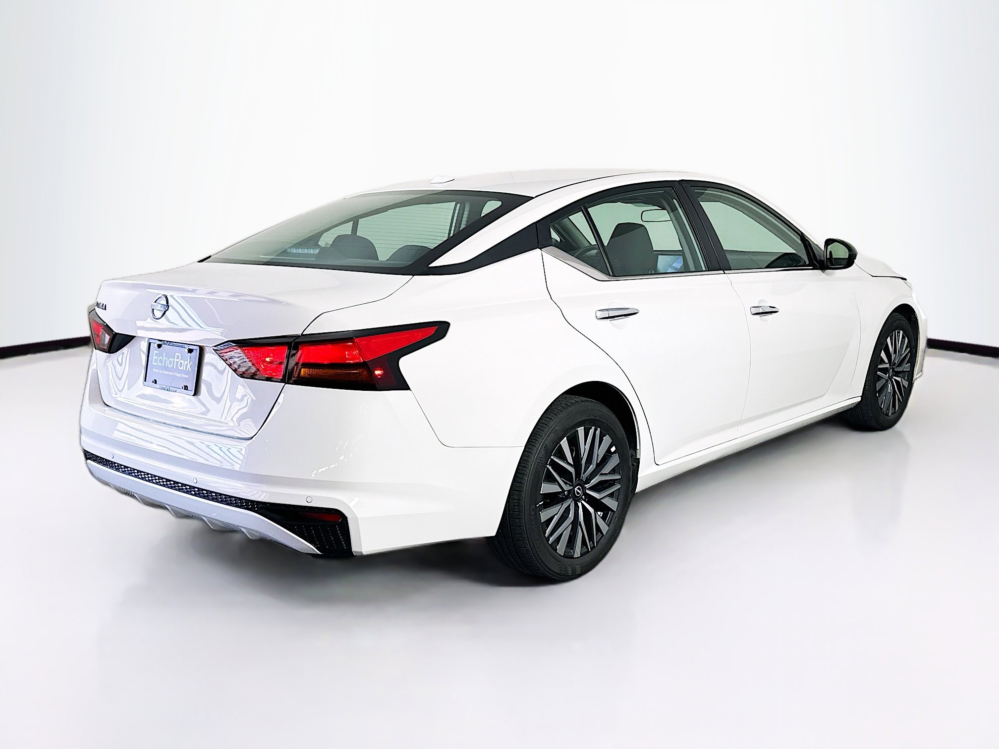 Used 2025 Nissan Altima 2.5 SV image 9