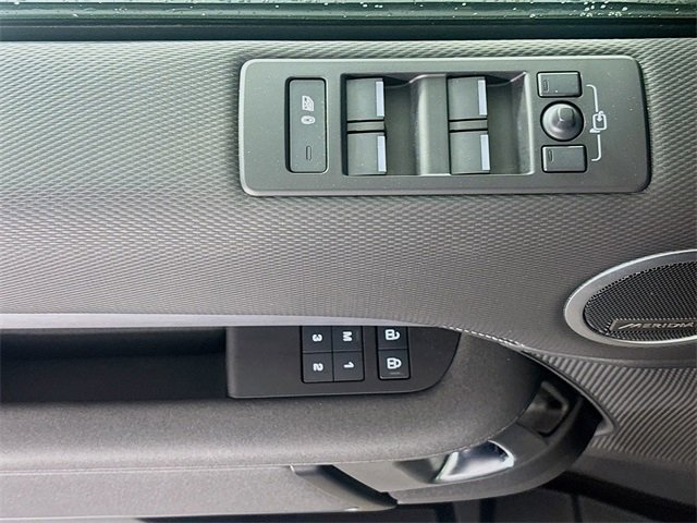 Used 2024 Land Rover Discovery Dynamic SE image 20