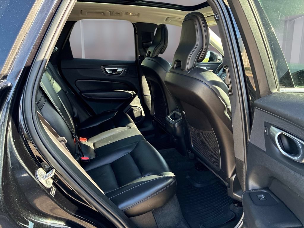 Used 2023 Volvo XC60 B5 Core AWD/4WD image 11