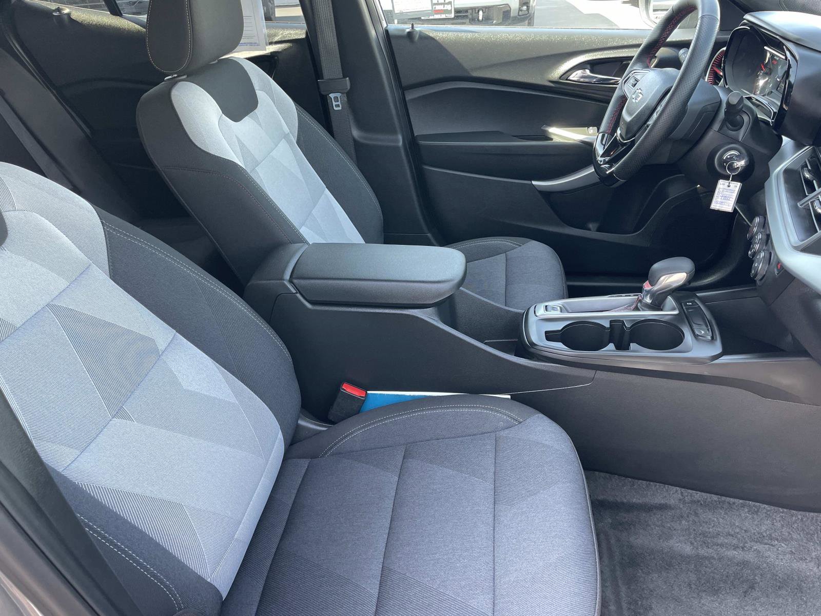 Used 2025 Chevrolet Trax RS w/ Driver Confidence Package FWD image 26