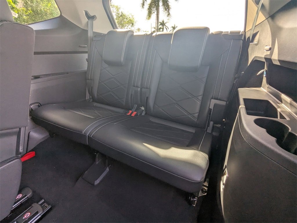 Used 2025 Volkswagen Atlas SE image 29