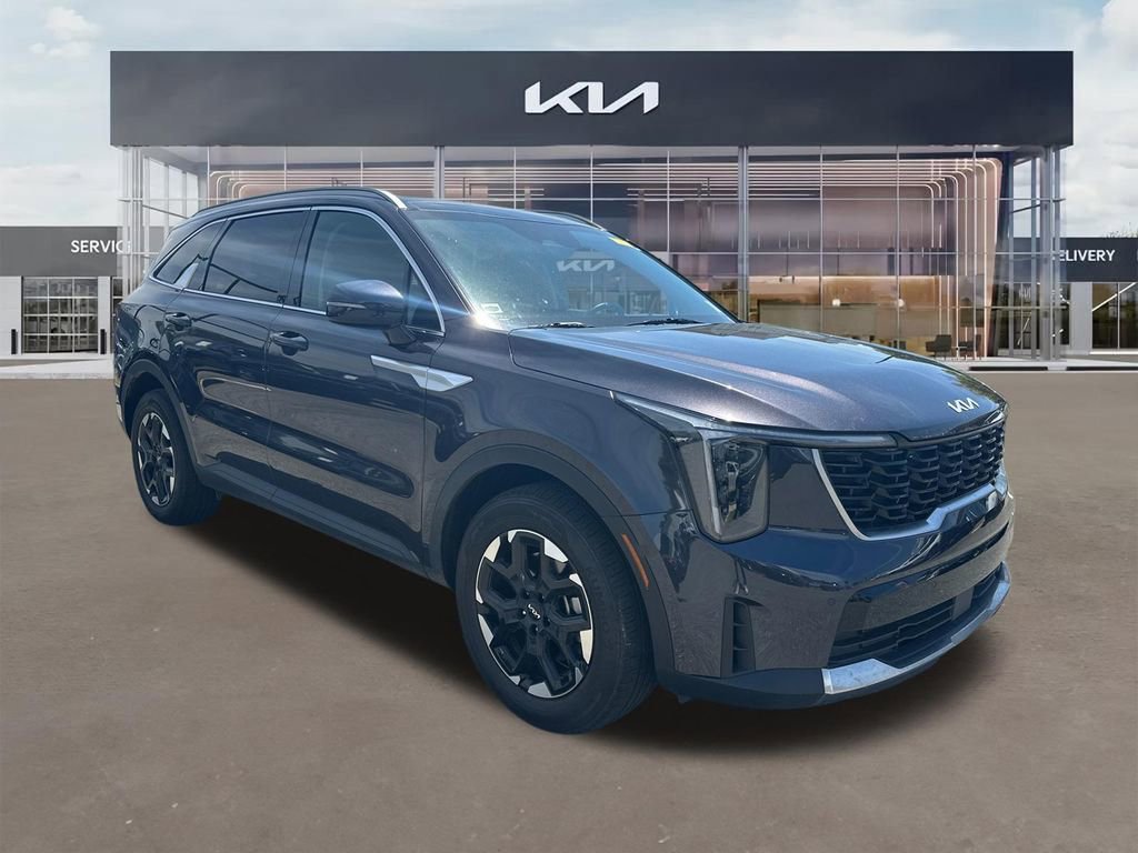 Certified 2025 Kia Sorento S w/ Panoramic Sunroof Package FWD image 1