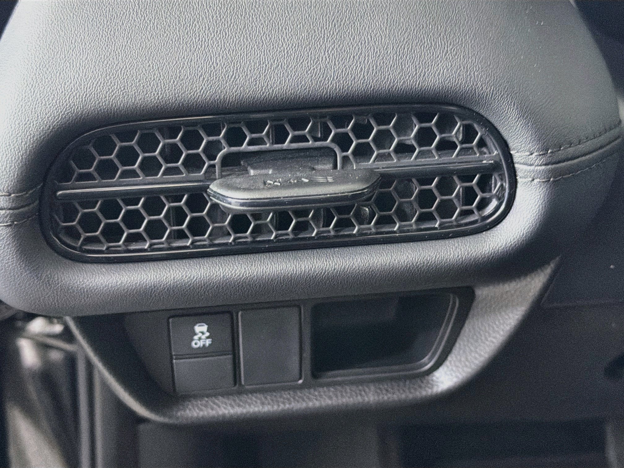Used 2024 Honda HR-V LX image 16
