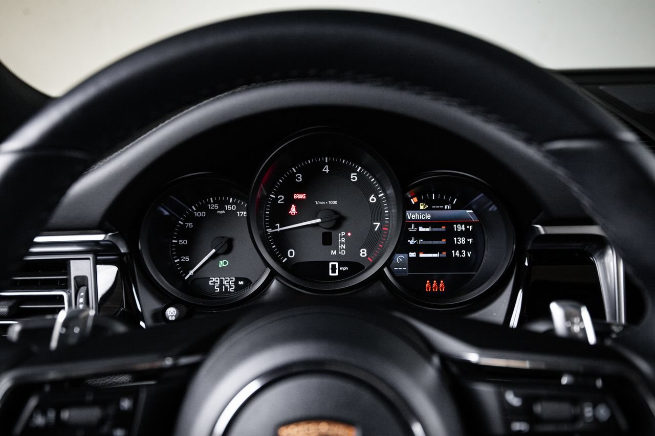 Certified 2023 Porsche Macan AWD/4WD image 15