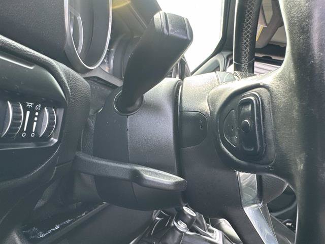Used 2018 Jeep Wrangler Unlimited Sahara w/ Dual Top Group AWD/4WD image 30