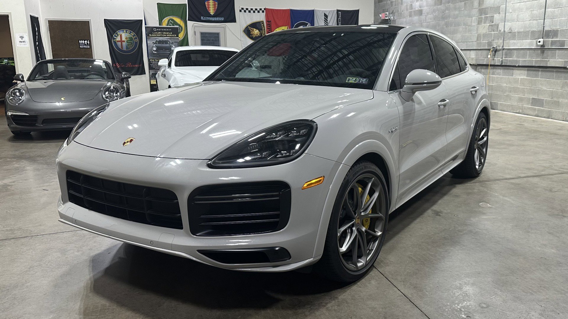 Used 2021 Porsche Cayenne Turbo S image 12
