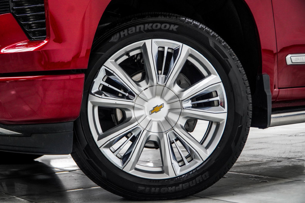 Used 2023 Chevrolet Silverado 1500 High Country w/ Technology Package AWD/4WD image 4