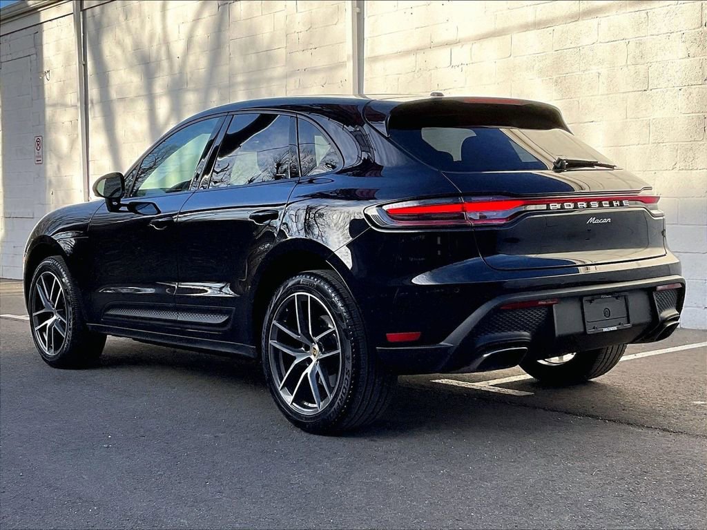 Used 2025 Porsche Macan image 3
