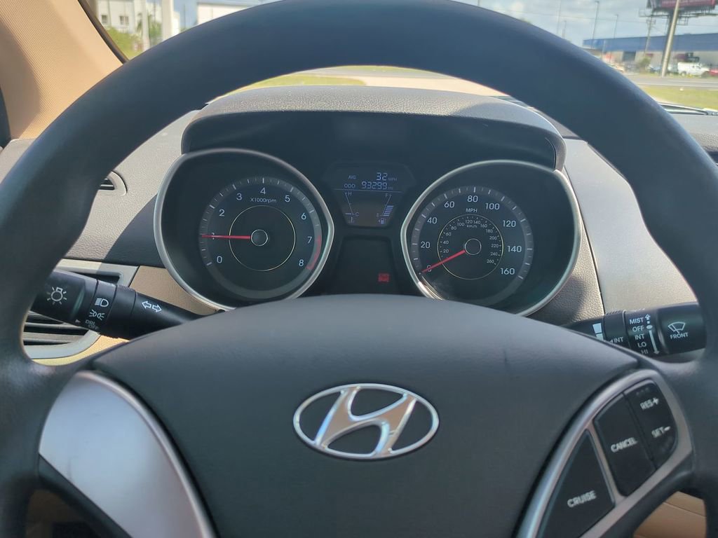 Used 2013 Hyundai Elantra GLS image 32