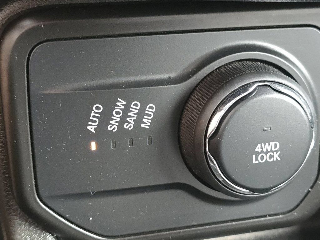 Used 2020 Jeep Renegade Limited AWD/4WD image 4