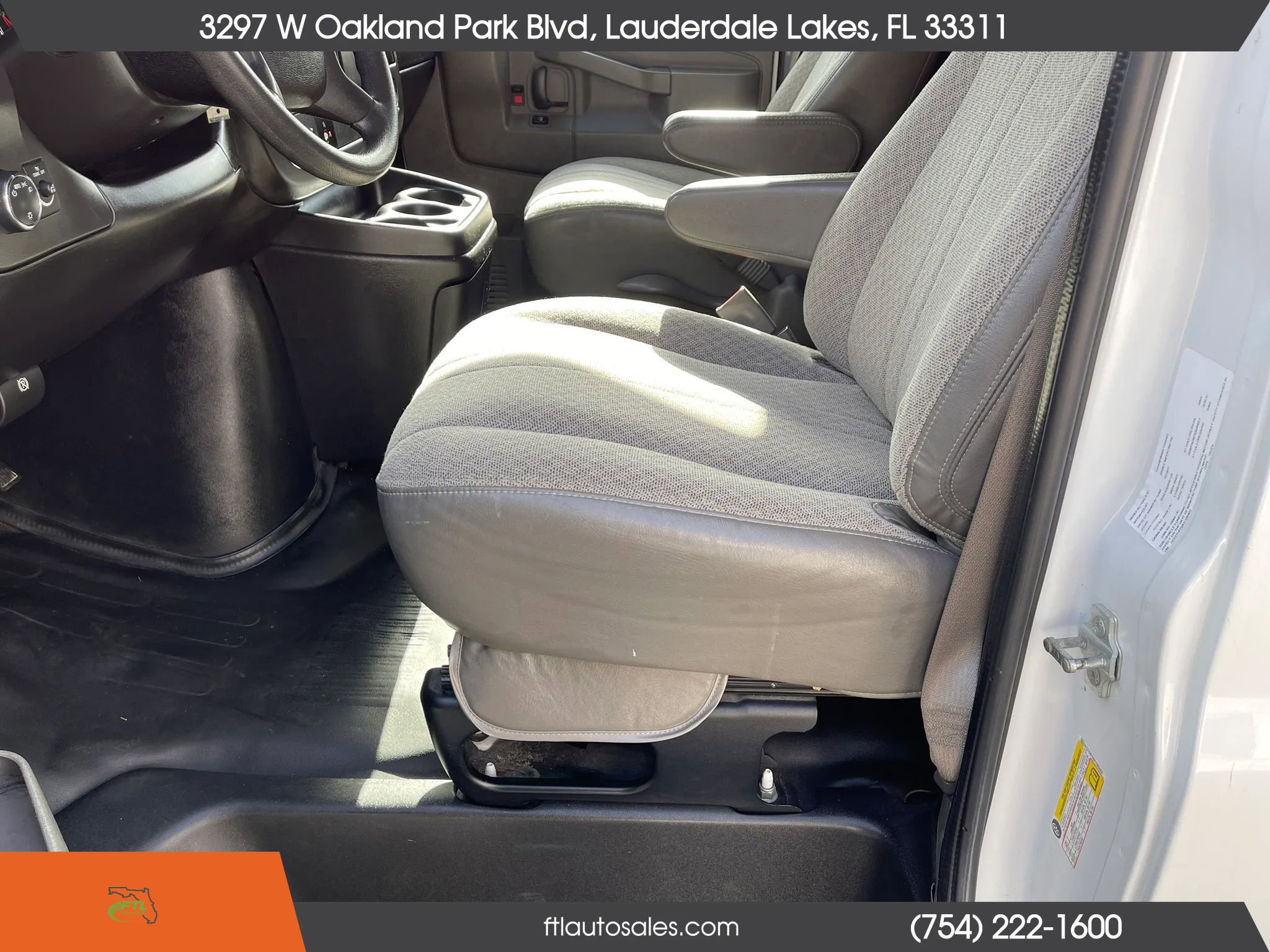 Used 2017 GMC Savana 3500 Extended image 24