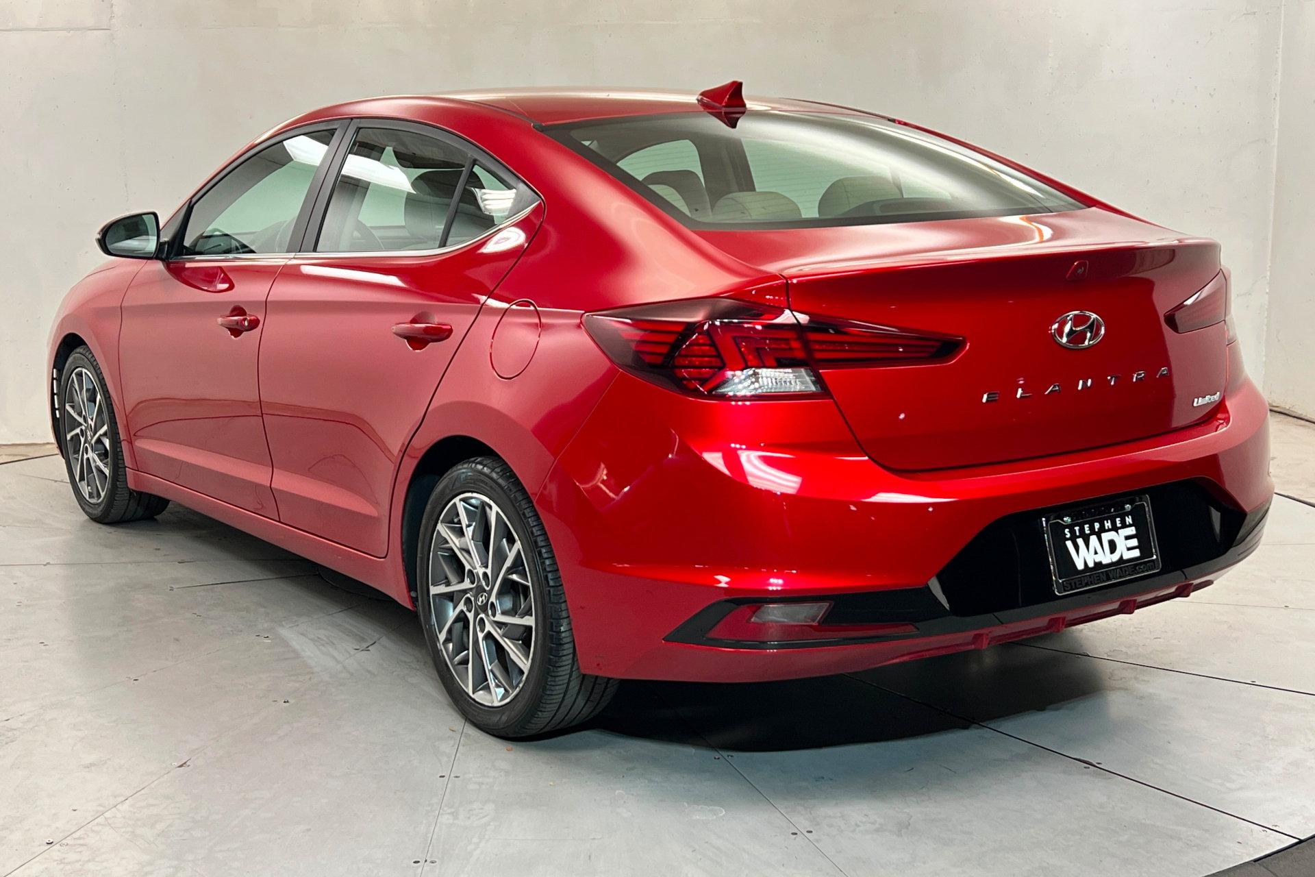 Used 2020 Hyundai Elantra Limited FWD image 3