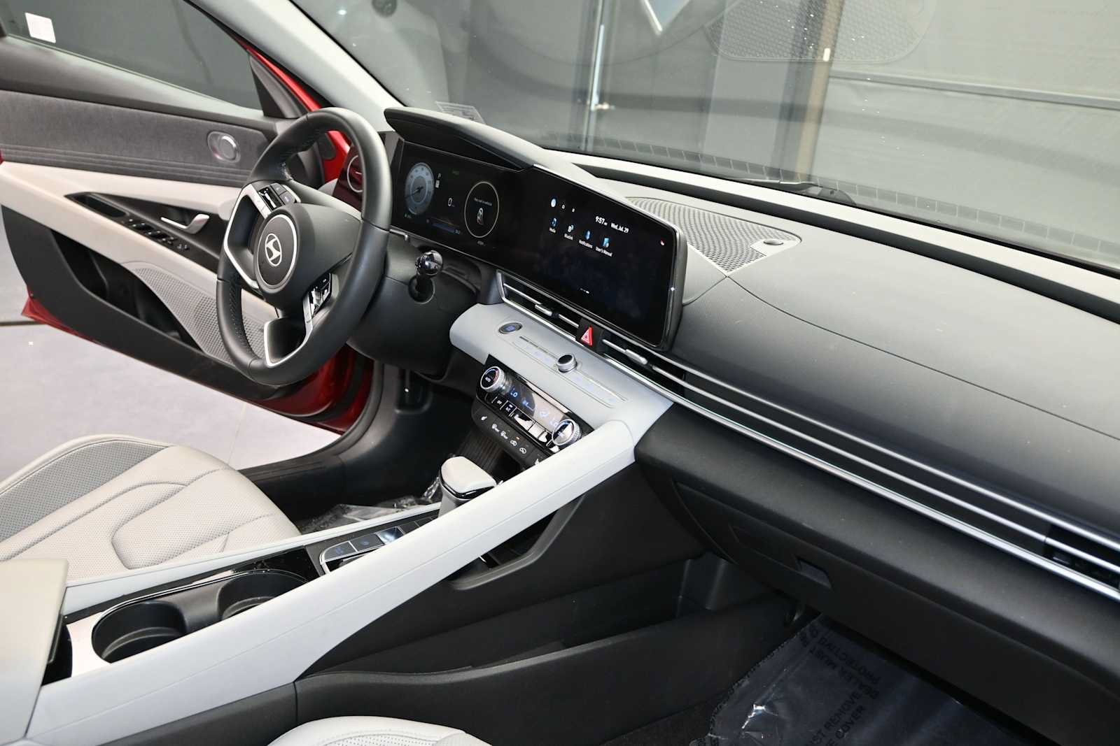 Used 2025 Hyundai Elantra Limited FWD image 32