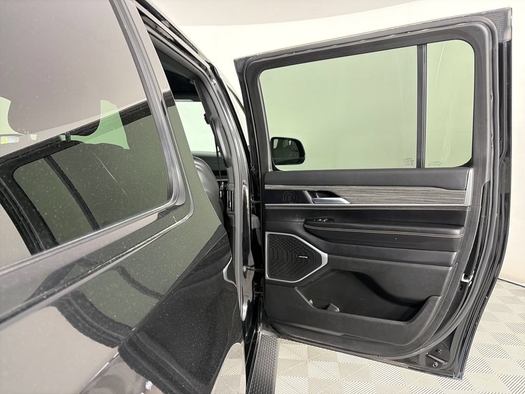 Used 2024 Jeep Wagoneer L Series II w/ Flexible Seating Group AWD/4WD image 27