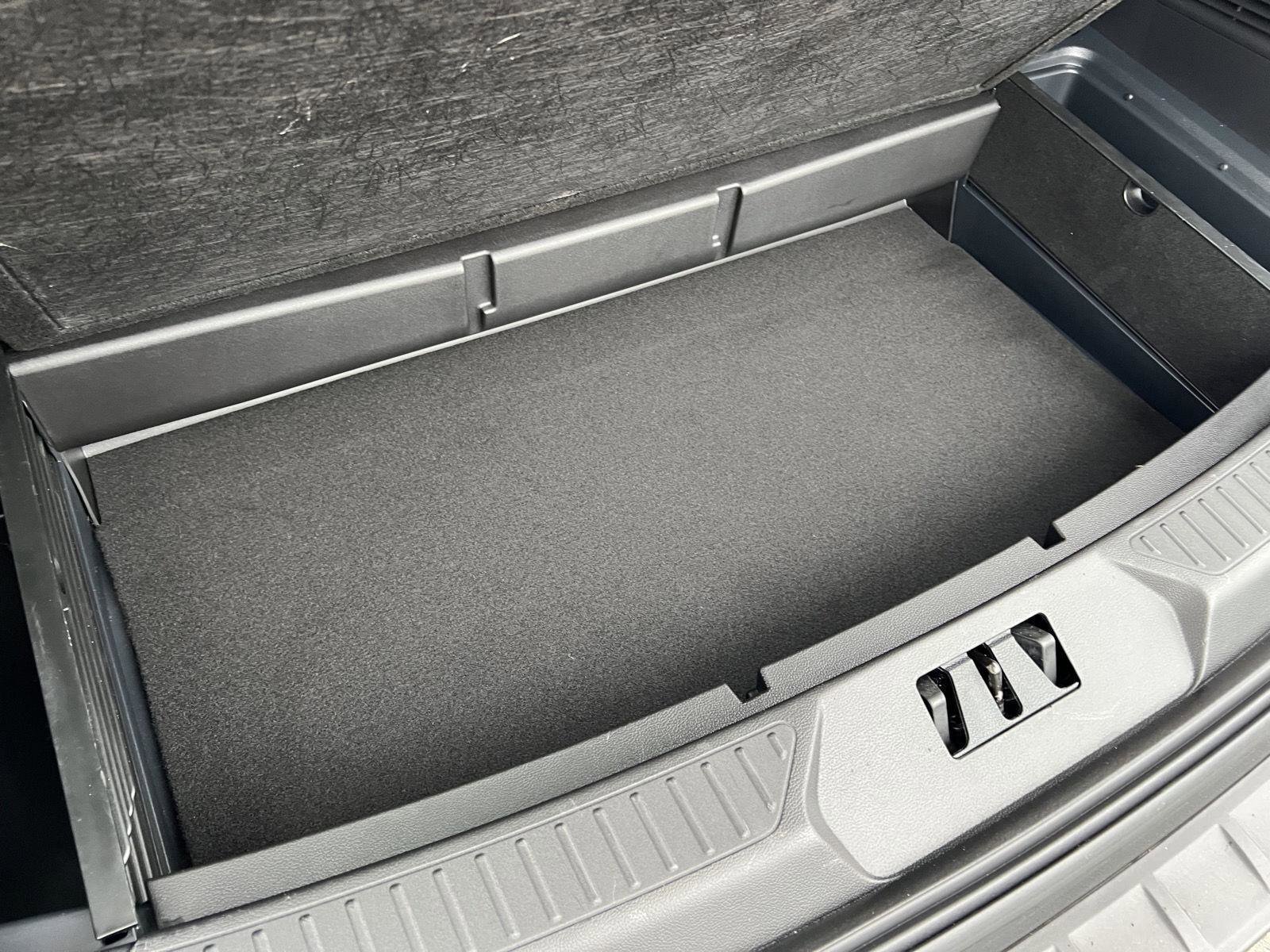 Used 2025 Ford Explorer ST-Line w/ ST-Line Street Pack AWD/4WD image 49