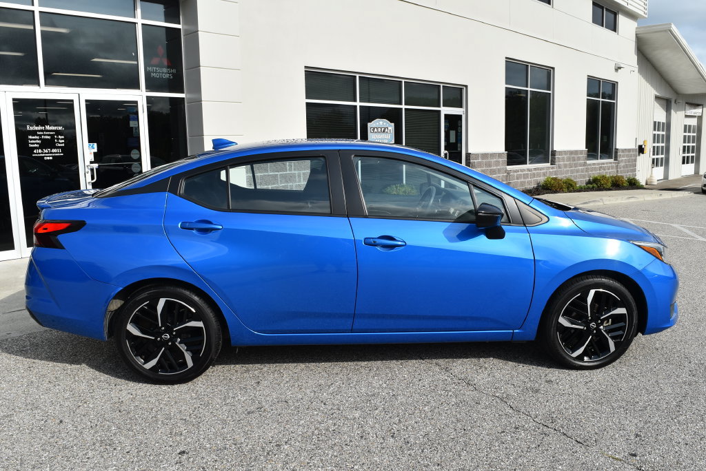 Used 2024 Nissan Versa SR FWD image 2
