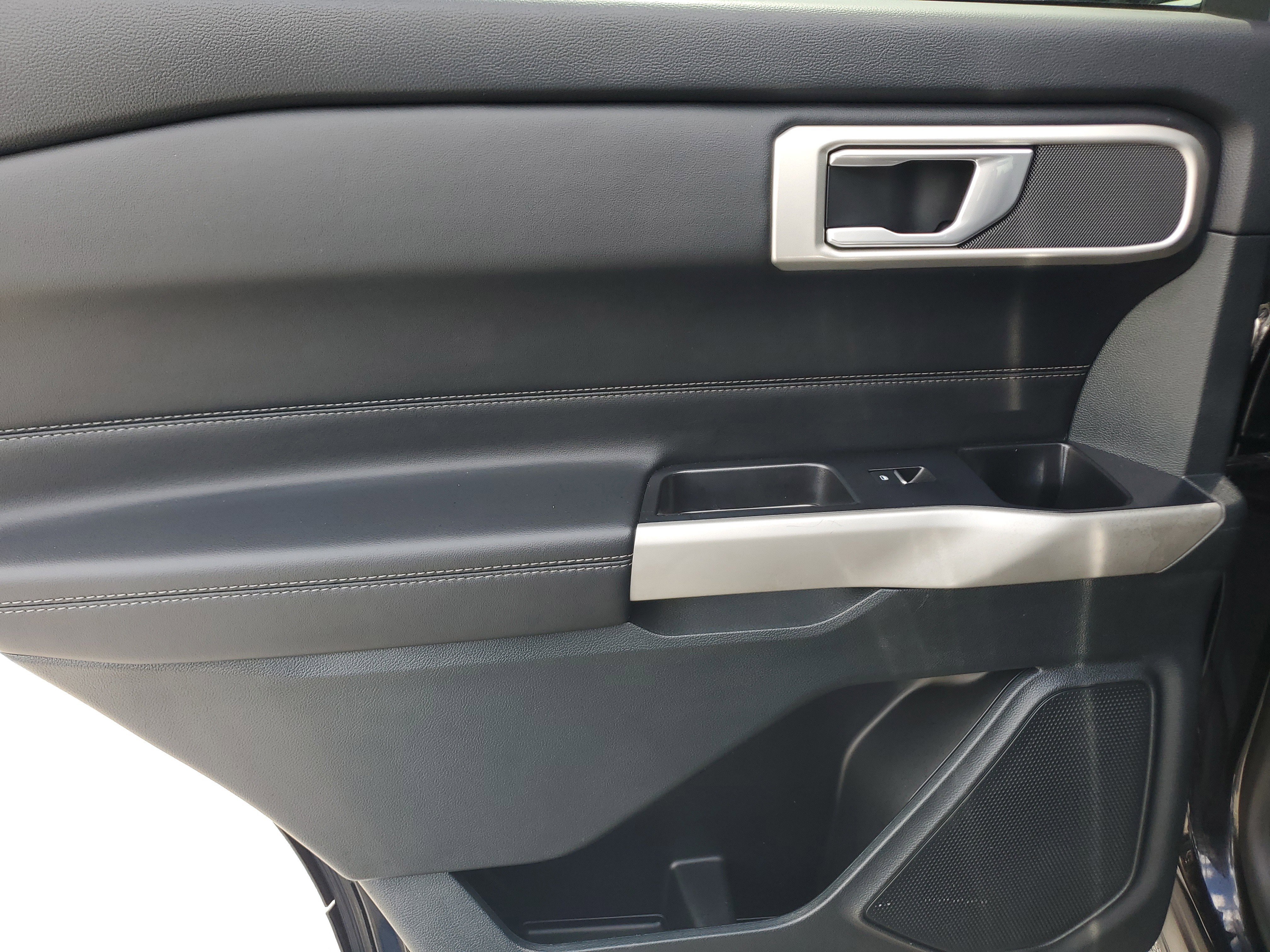 Used 2023 Ford Explorer XLT image 31