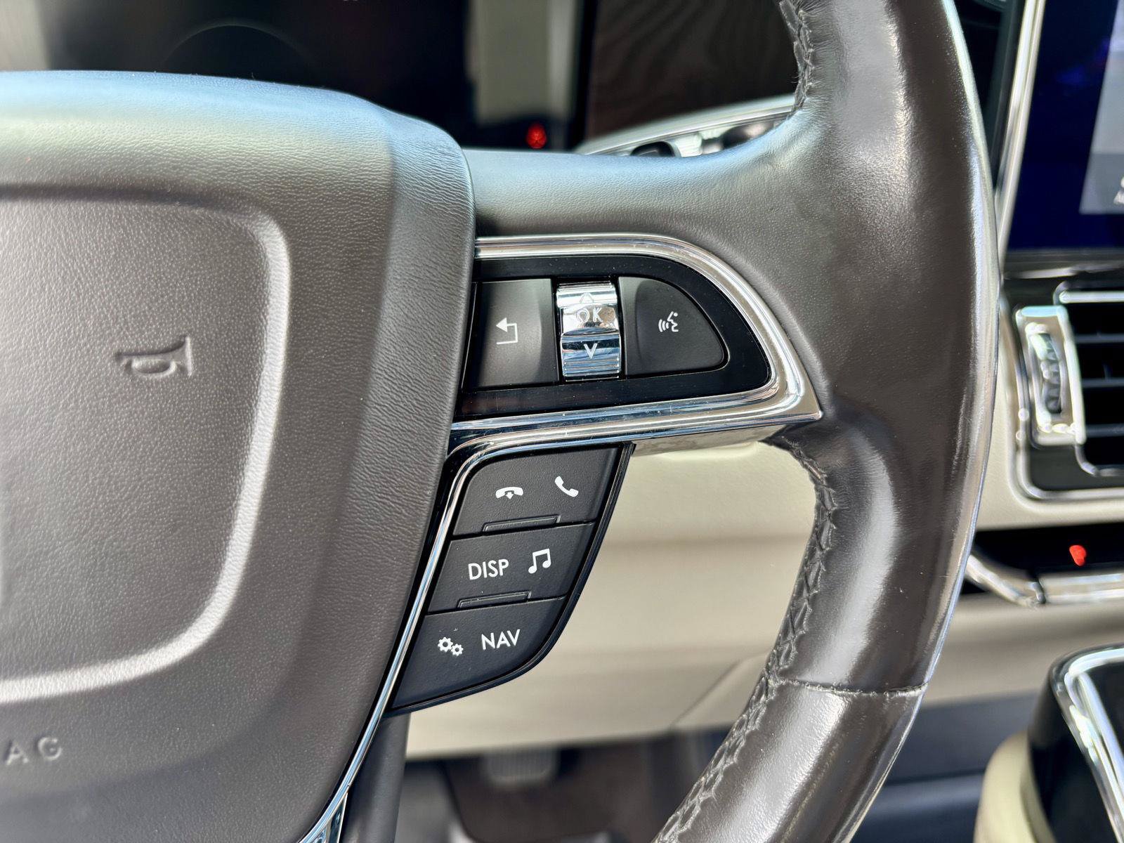 Used 2018 Lincoln Navigator Select AWD/4WD image 28