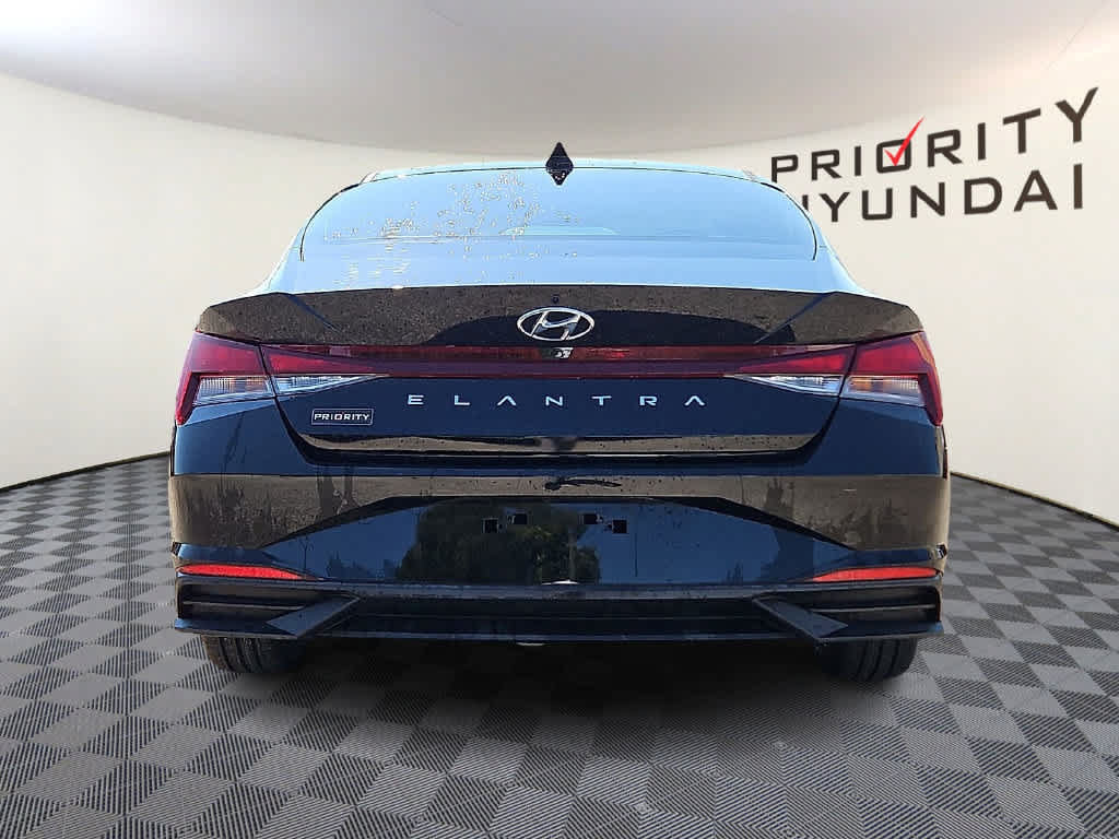 Used 2023 Hyundai Elantra SEL w/ Cargo Package FWD image 5