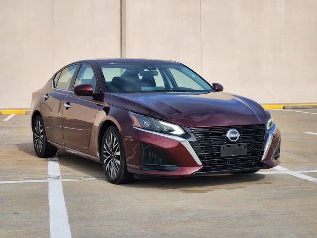 Used 2023 Nissan Altima 2.5 SV w/ SV Premium Package FWD image 3