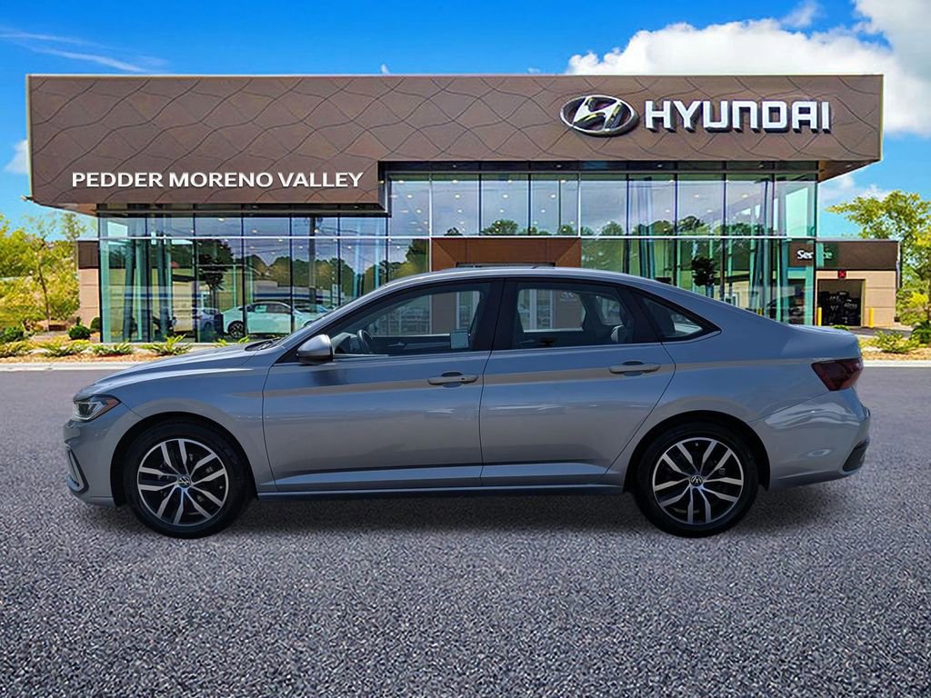 Used 2025 Volkswagen Jetta SE image 7