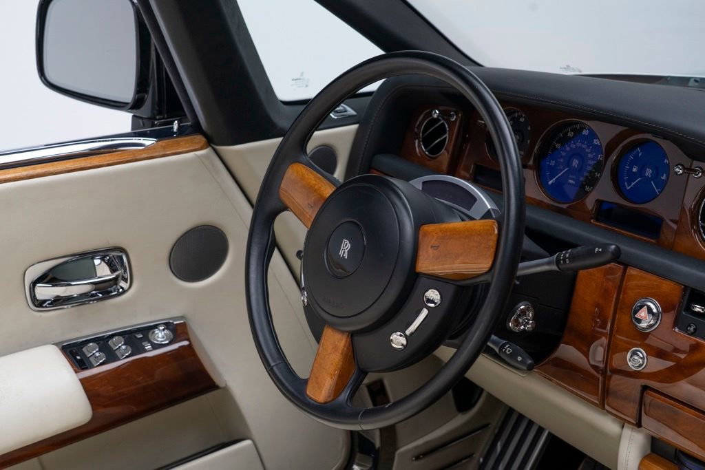 Used 2010 Rolls-Royce Phantom Drophead Coupe image 31