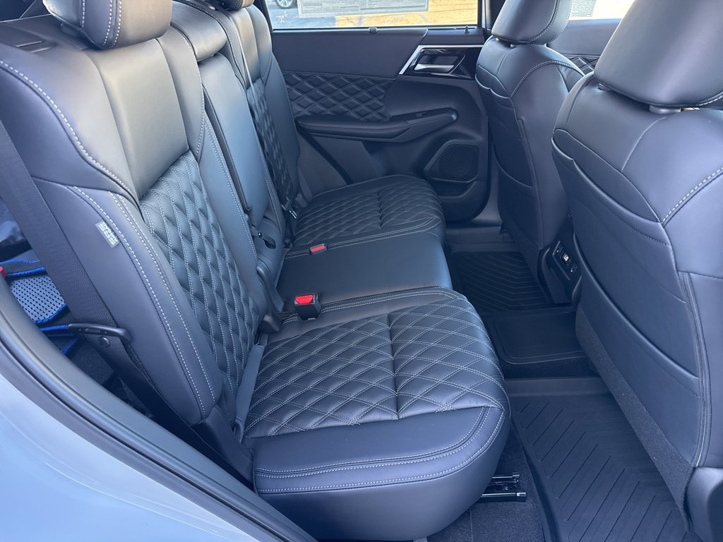 New 2025 Mitsubishi Outlander SEL image 26