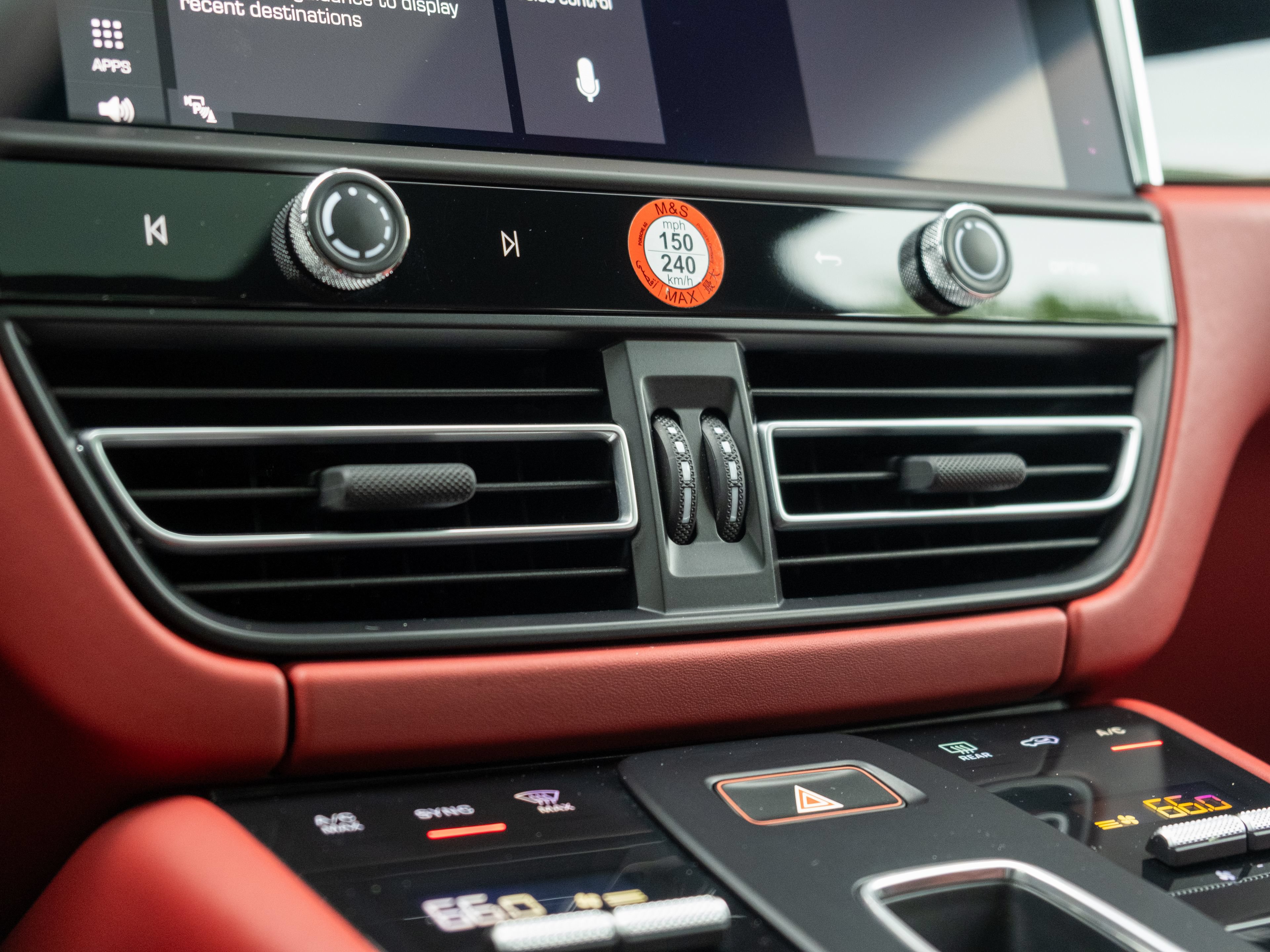Certified 2024 Porsche Macan S AWD/4WD image 35