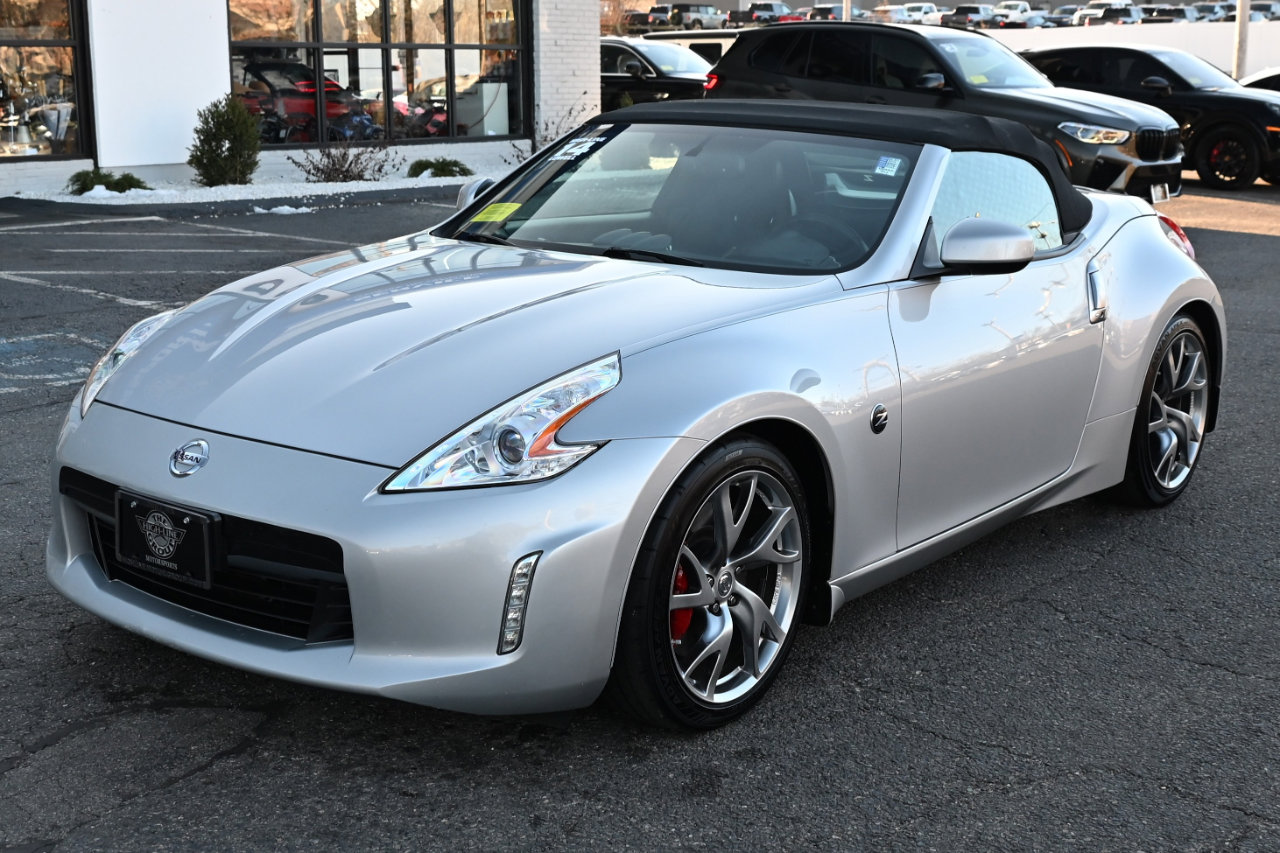 Used 2014 Nissan 370Z Touring w/ Sport Package image 2