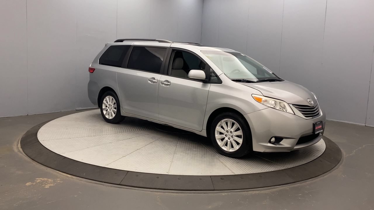 Used 2015 Toyota Sienna XLE w/ XLE Navigation Package AWD/4WD image 7