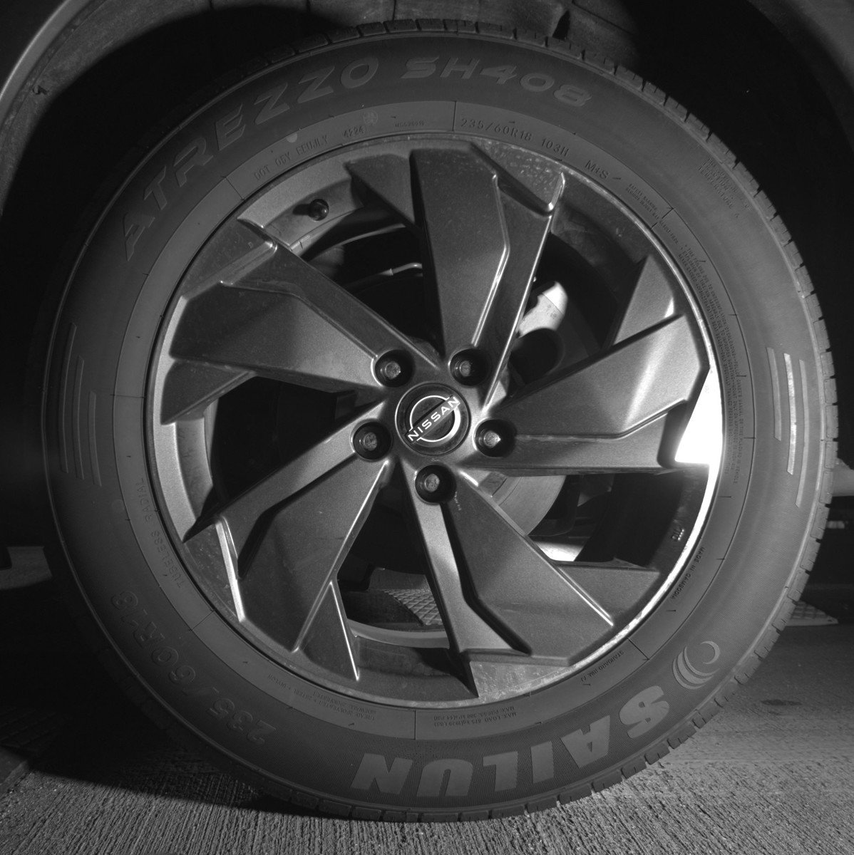 Used 2025 Nissan Rogue SV image 14