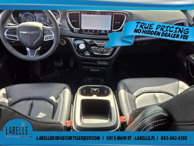 Used 2025 Chrysler Pacifica Select AWD/4WD image 13