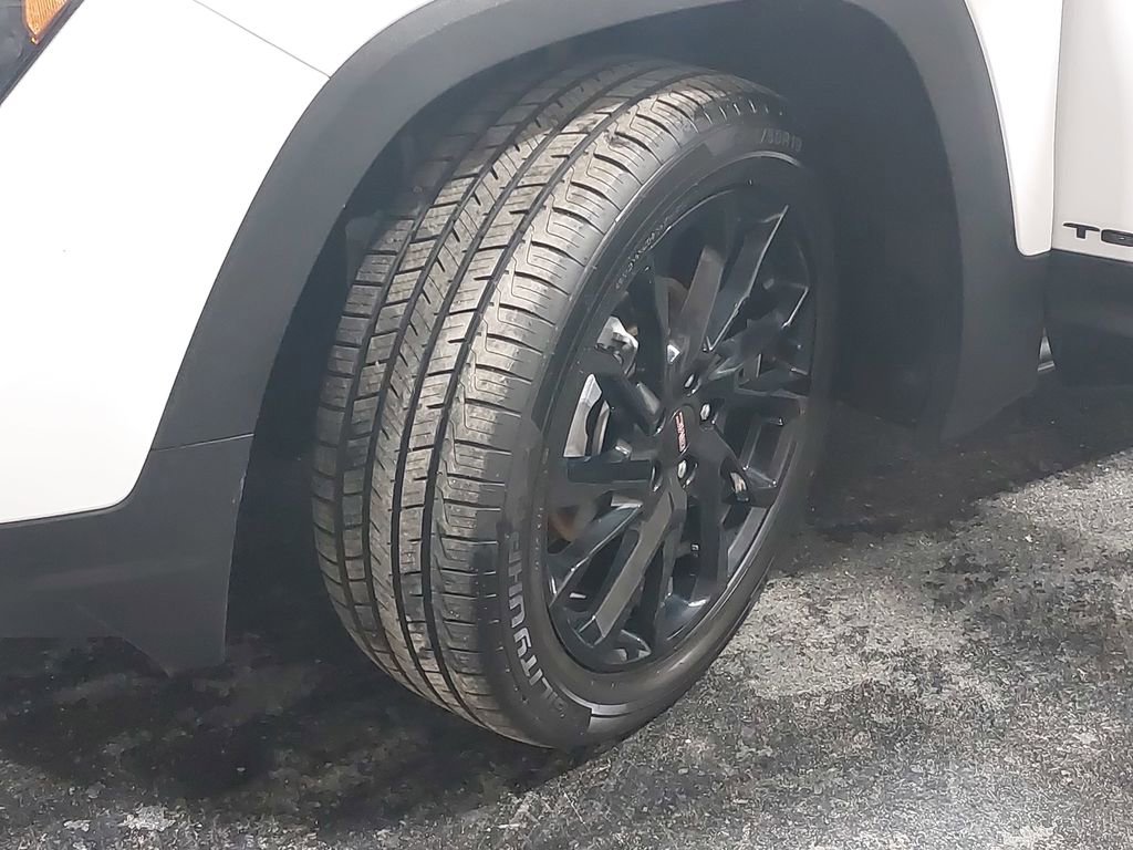 Used 2023 GMC Terrain SLE w/ Driver Convenience Package image 60