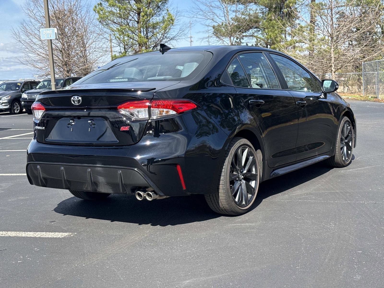 Used 2025 Toyota Corolla SE image 3