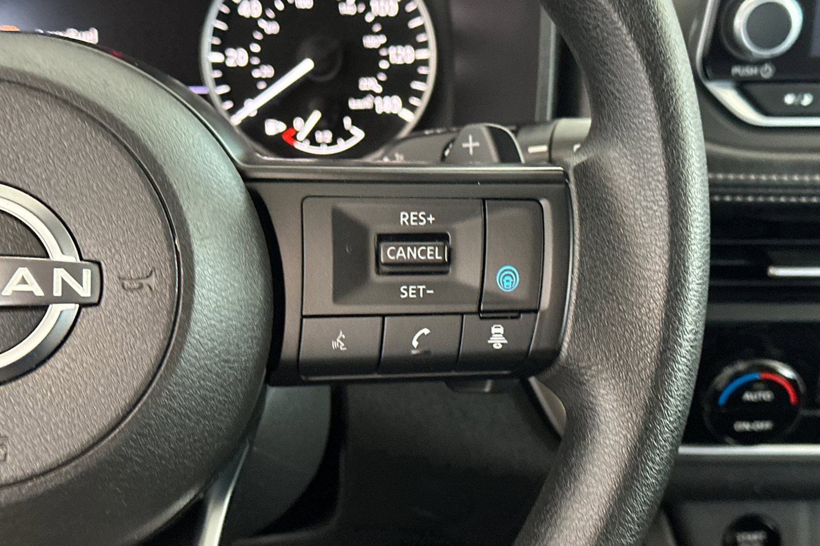 Used 2024 Nissan Rogue SV AWD/4WD image 32