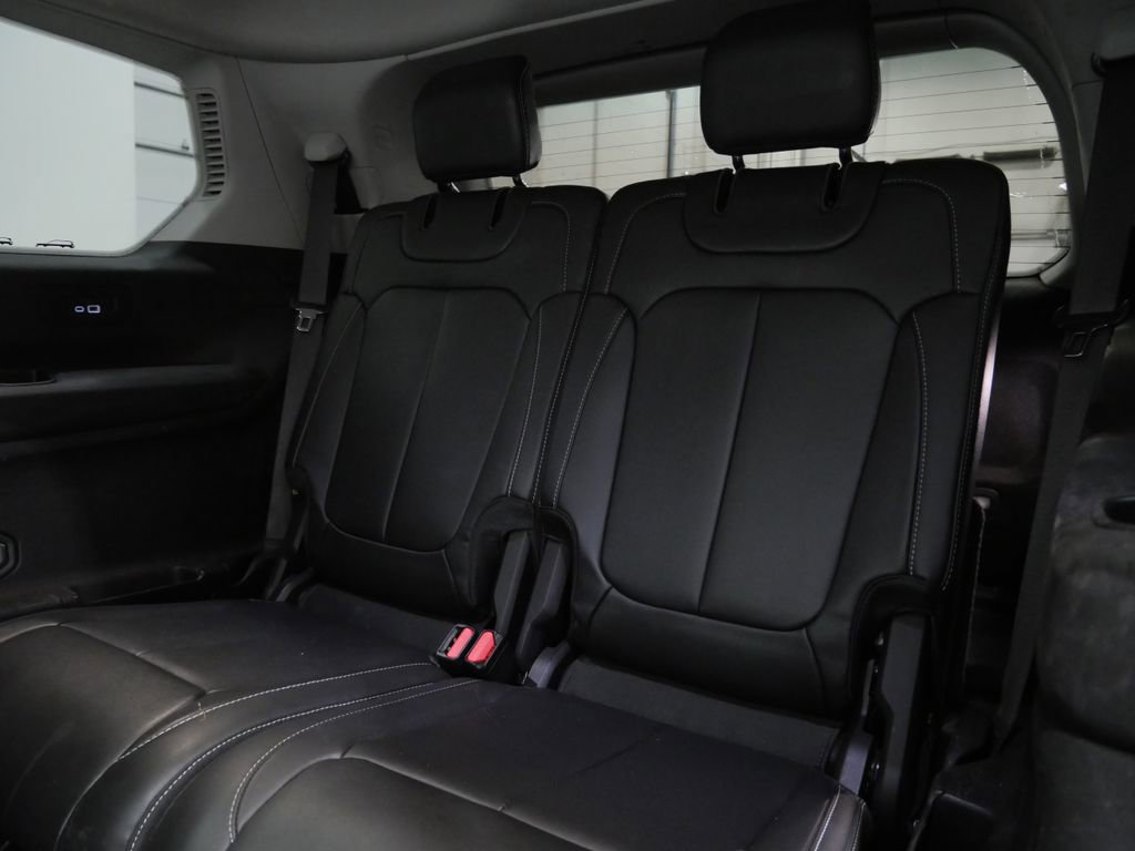 Used 2023 Jeep Grand Cherokee L Limited AWD/4WD image 26