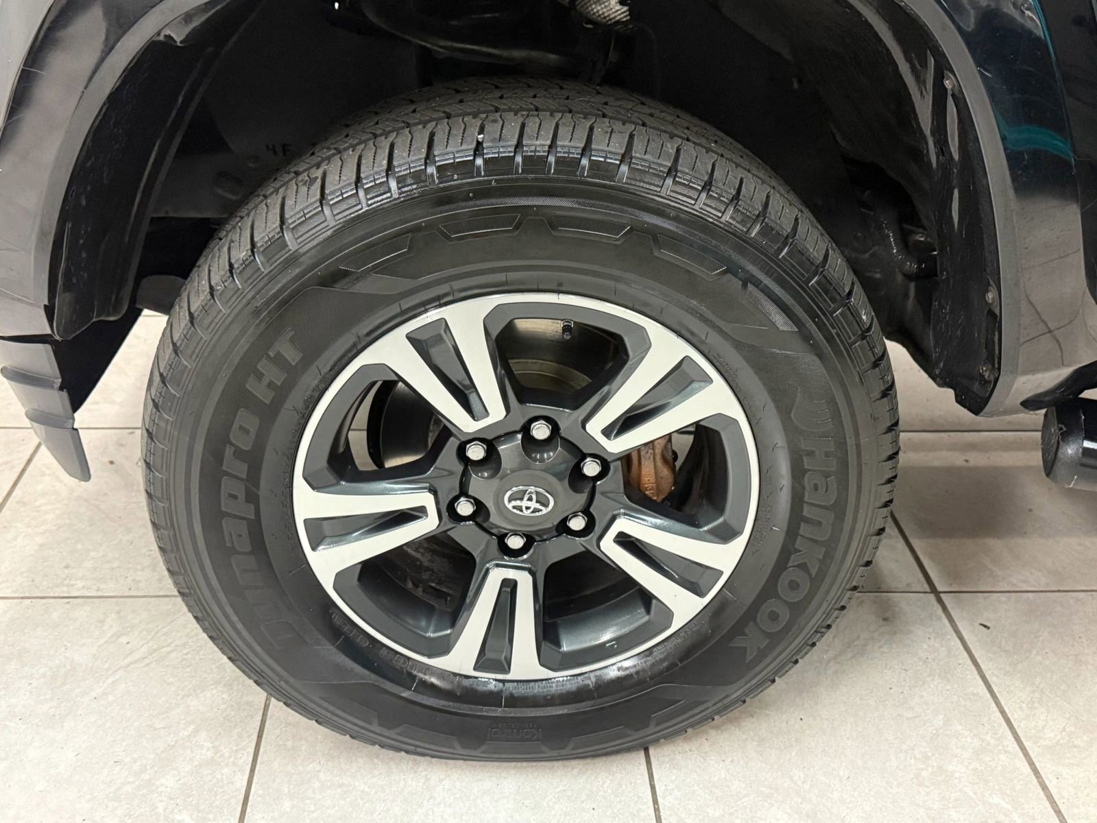 Used 2017 Toyota Tacoma TRD Sport image 35