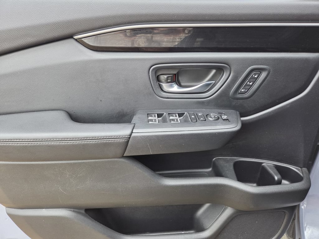 Certified 2025 Honda Pilot Touring image 19