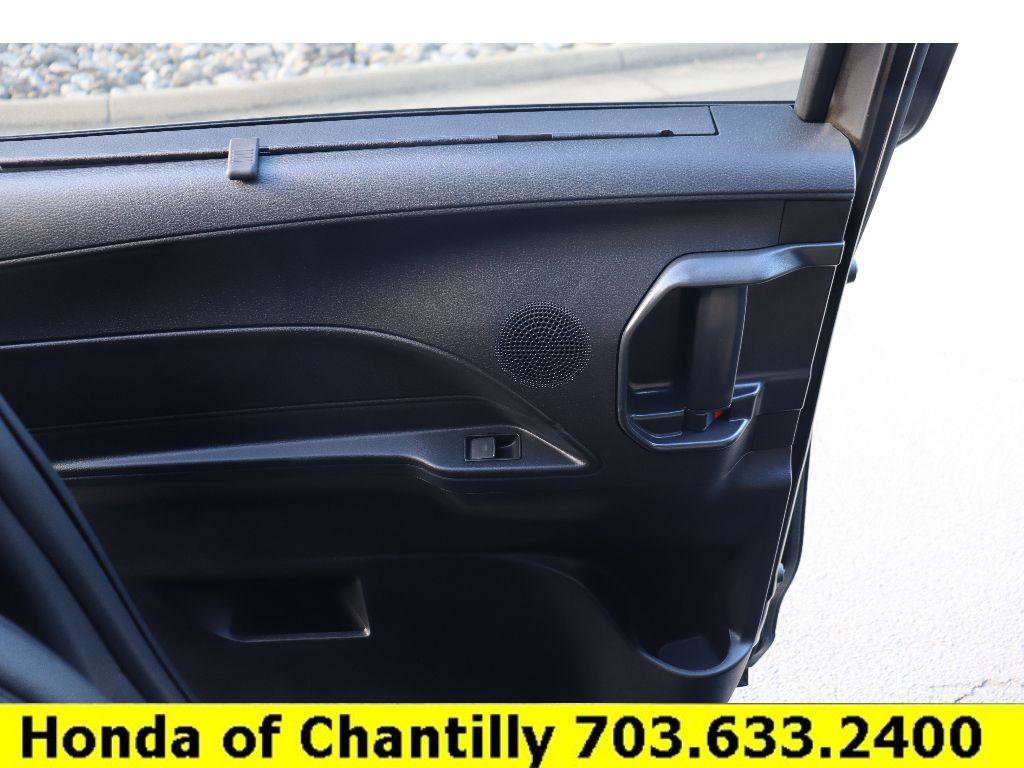 Used 2025 Toyota Sienna XLE Woodland Edition image 28