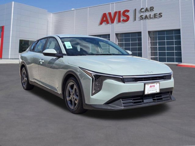 Used 2025 Kia K4 LXS image 3