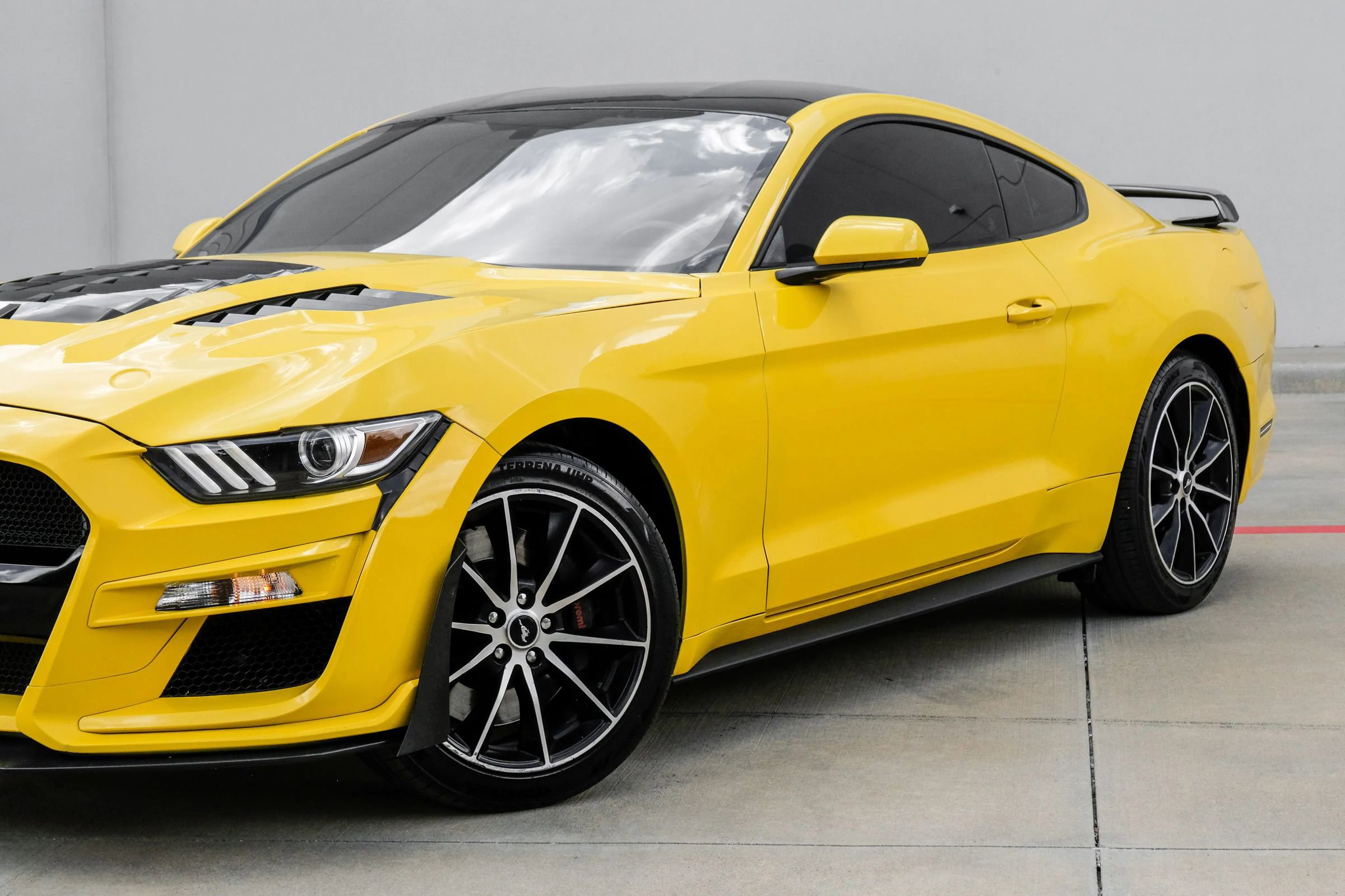 Used 2017 Ford Mustang GT w/ GT Performance Package image 10