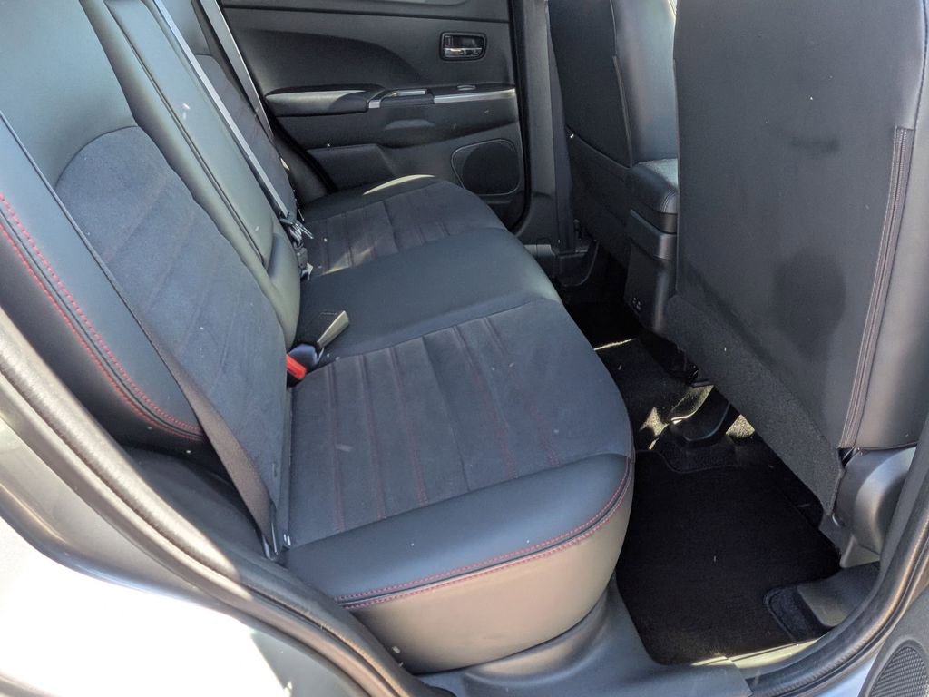 Used 2025 Mitsubishi Outlander Sport SE AWD/4WD image 26