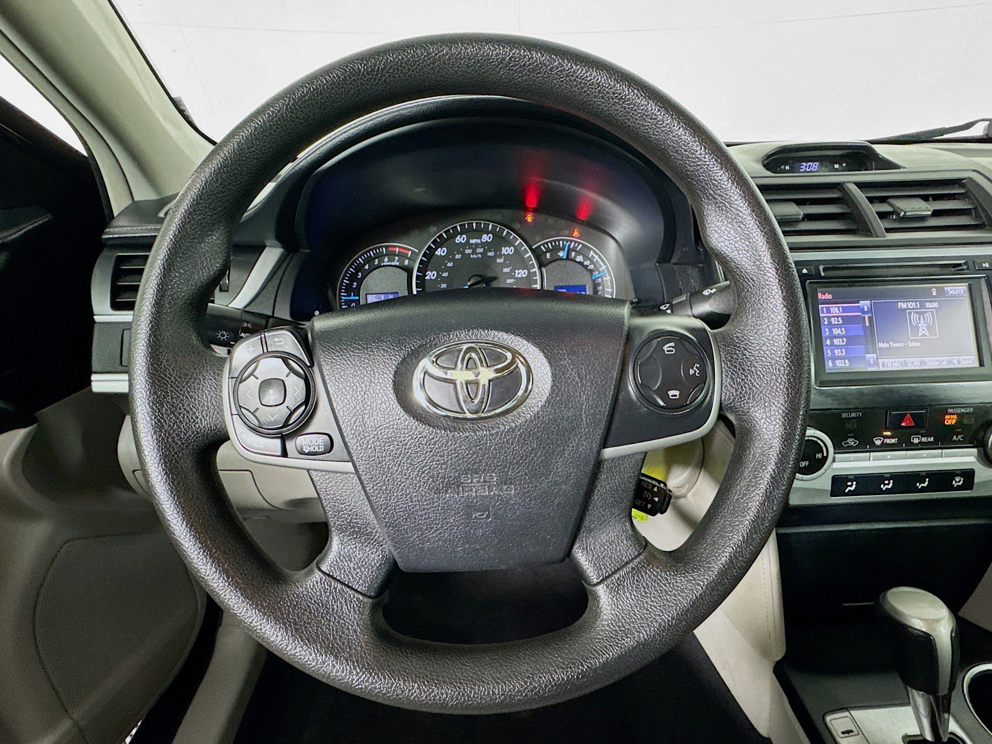 Used 2014 Toyota Camry SE image 11