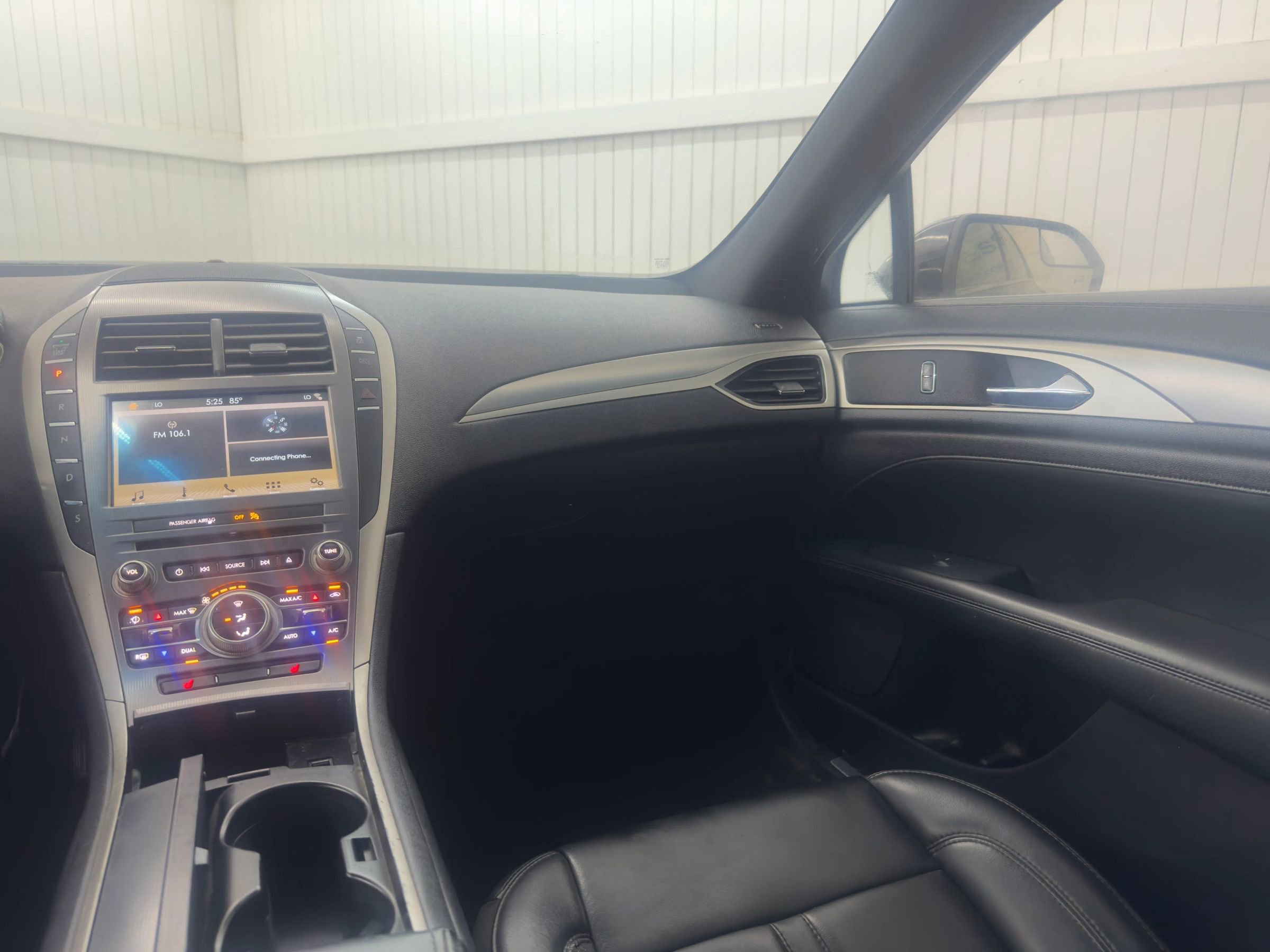 Used 2017 Lincoln MKZ Premiere FWD image 16