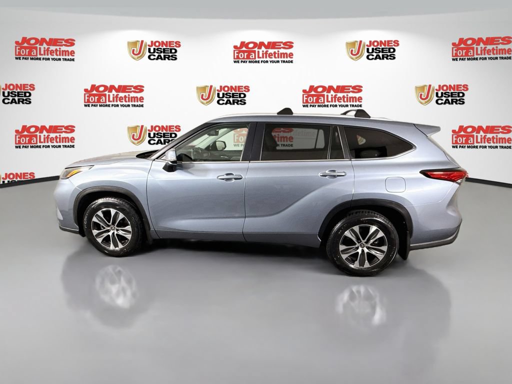 Used 2023 Toyota Highlander XLE AWD/4WD image 14