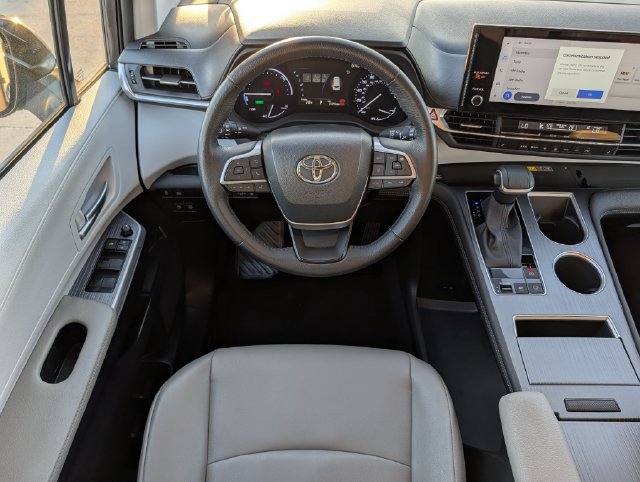 Certified 2025 Toyota Sienna XLE FWD image 12
