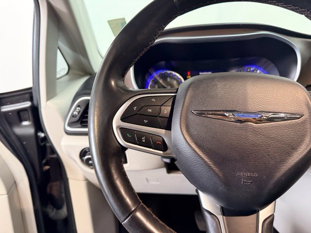 Used 2018 Chrysler Pacifica Touring-L Plus w/ Advanced Safetytec Group FWD image 25