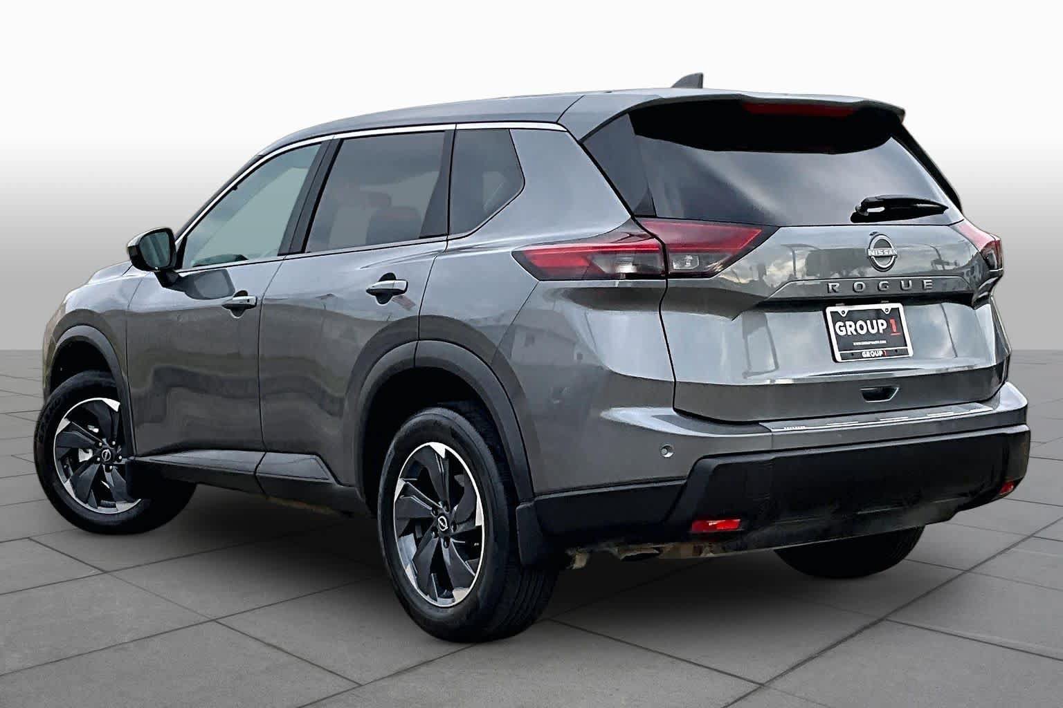 Certified 2026 Nissan Rogue SV FWD image 12