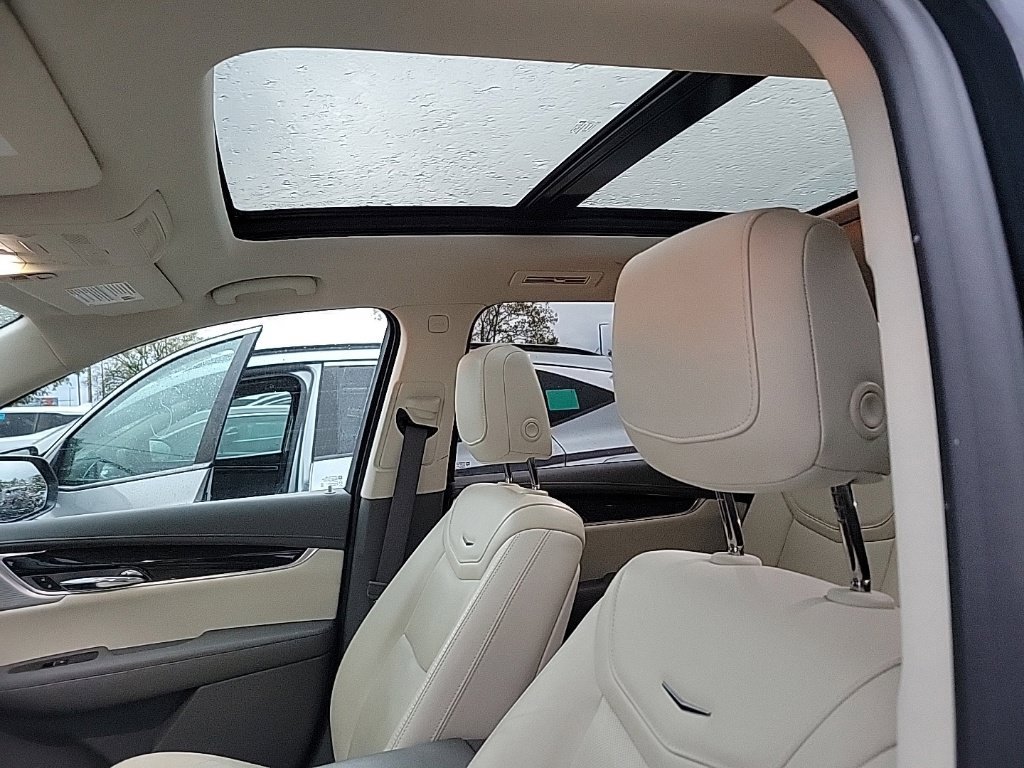 Used 2020 Cadillac XT6 Premium Luxury FWD image 7