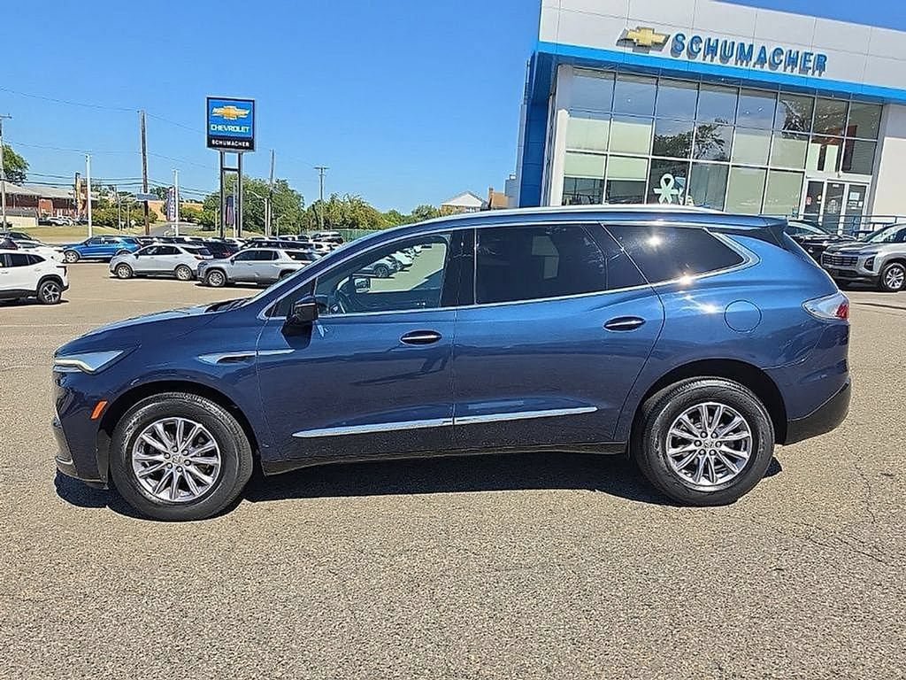 Used 2023 Buick Enclave Essence AWD/4WD image 6
